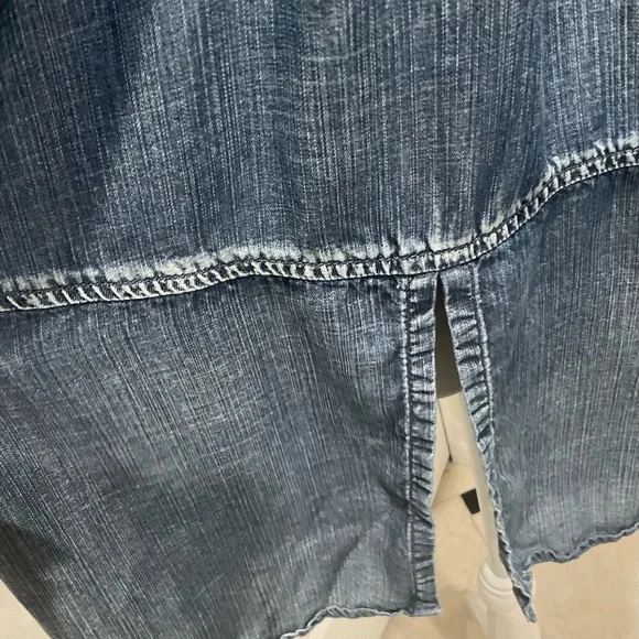 ☃️☃️ Cloth & Stone Women’s Buttoned Sleeves Pockets Longer Back Shirt, M - Picture 8 of 11